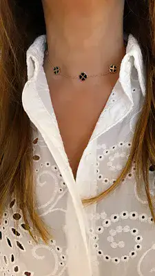 שרשרת 7 לבבות תלתן אמייל שחור דו צדדי