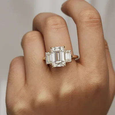 יהלום מעבדה בחיתוך אמרלד